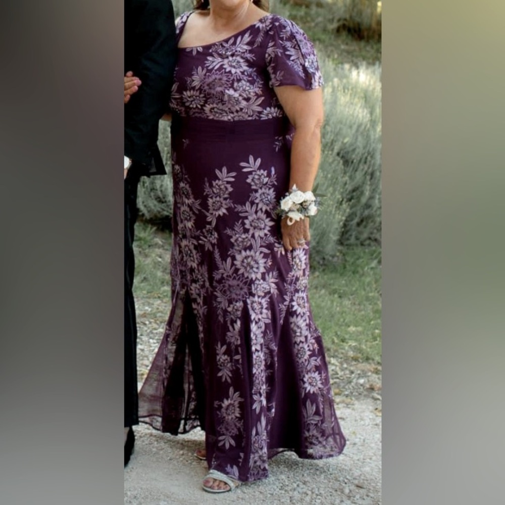 R & M RICHARDS PLUM WINE GOWN - Picture 4 of 15